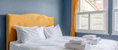 ベーシック アパートメント キングベッド 1 台 | 1 室のベッドルーム、ベッドシーツ