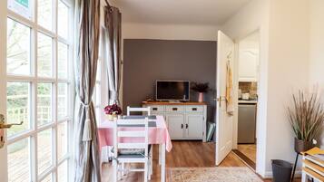 Fridge, electric kettle, toaster, cookware/dishes/utensils