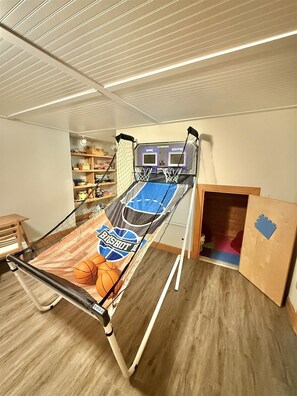 House, Multiple Bedrooms | Children’s area - Blueberry More Limit 17 7 Bedroom Home by RedAwning (Raymond)