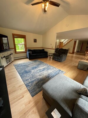 Nhà, nhiều phòng ngủ | Khu phòng khách