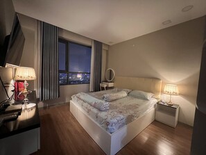 Appartement familial, 2 chambres, vue sur le fleuve | 2 chambres, bureau, espace de travail pour ordinateurs portables