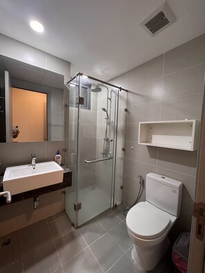 Family Apartment, 2 Bedrooms, River View | Bathroom | Shower, rainfall showerhead, hair dryer, slippers - Supertramp House - Gold View Apartment (Ho Chi Minh City)