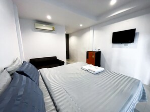 Deluxe Room | 1 bedroom, free WiFi, bed sheets - The Seathru Kohlarn (Koh Lan)