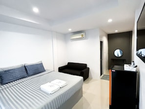 Deluxe Room | 1 bedroom, free WiFi, bed sheets - The Seathru Kohlarn (Koh Lan)