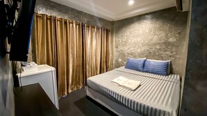 Basic Room - The Seathru Kohlarn (Koh Lan)