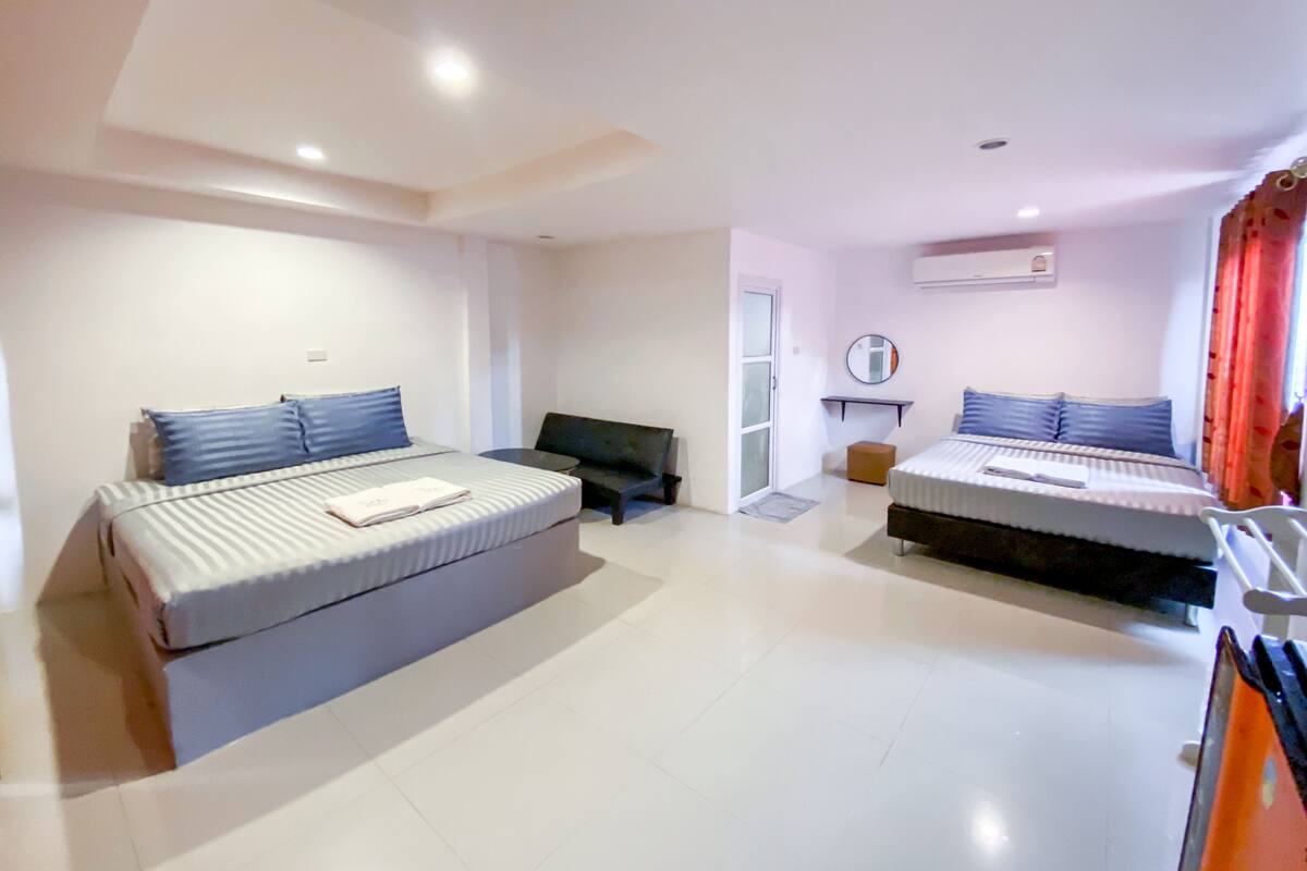 Family Room | 1 bedroom, WiFi (free), bed sheets