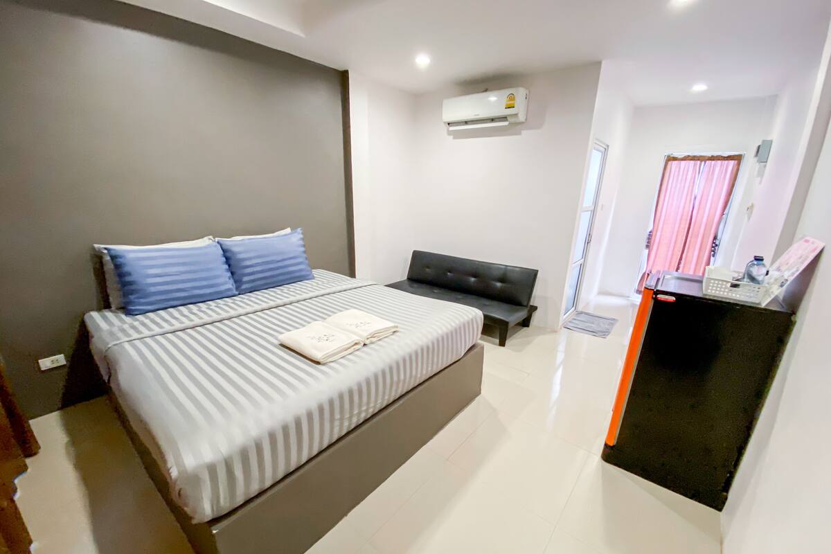 Deluxe Room | 1 bedroom, WiFi (free), bed sheets