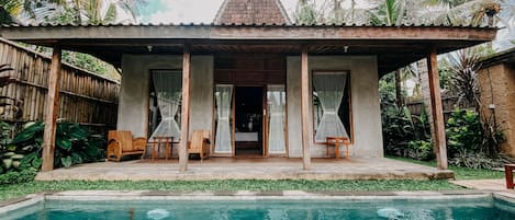 Deluxe Room | Desk, free WiFi, bed sheets