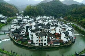 Aerial view - Lingshang Farmhouse (Wuyuan)