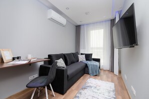 1 bedroom, bed sheets