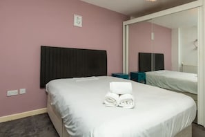 Basic-Apartment, 1 King-Bett