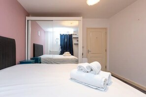 1 bedroom, bed sheets