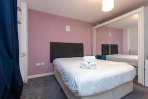 Basic-Apartment, 1 King-Bett