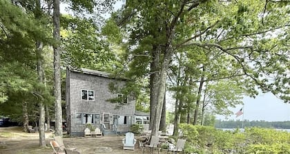 Paradise Point Limit 10 4 Bedroom Cottage by RedAwning