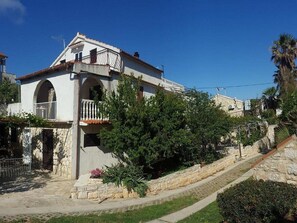 Apartment (One Bedroom Apartment with City View) | Exterior - Apartments Katarina (Vis)