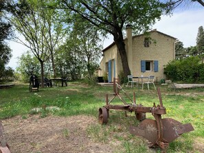 Outdoor dining - Provencal Mazet 5 minutes from Isle sur la Sorgue - Private parking (Le Thor)