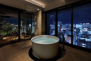Terrace Suite (Bath with view, lounge access, free minibar) | Bathroom