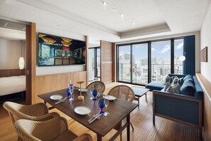 Suite, ikke-røyk (Terrace, Lounge access, free minibar) | Sengetøy av topp kvalitet, dundyner, safe på rommet og blendingsgardiner