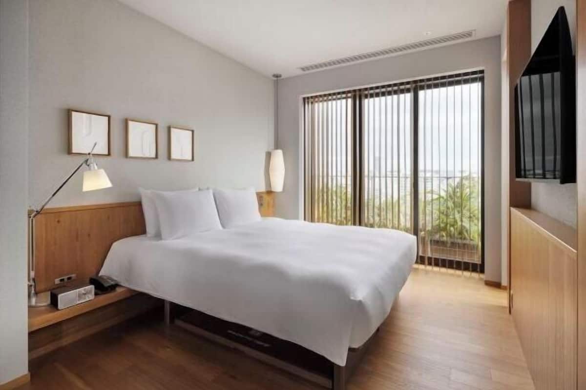 1 bedroom, premium bedding, down duvets, in-room safe