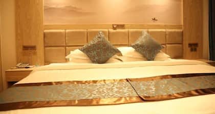 Jingfu Xiaoyuan Linmei Aishe Hotel