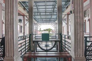 Quầy tiếp tân