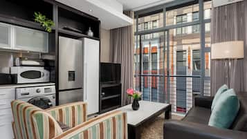 In-room safe, laptop workspace, iron/ironing board, free WiFi