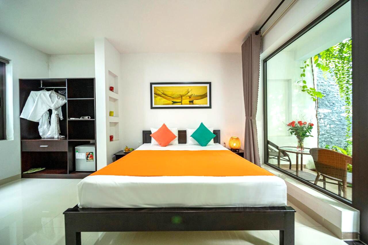 Down comforters, minibar, in-room safe, desk