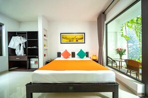 Donzen dekbedden, een minibar, een kluis op de kamer, een bureau