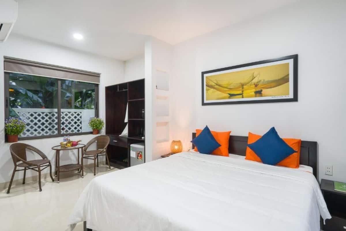 1 habitación, cubrecamas, minibar y caja de seguridad en la habitación