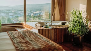 A bathroom with a large window, a sink, a mirror, and a potted plant. - Doors Urla Hotel & Bungalows (Urla)