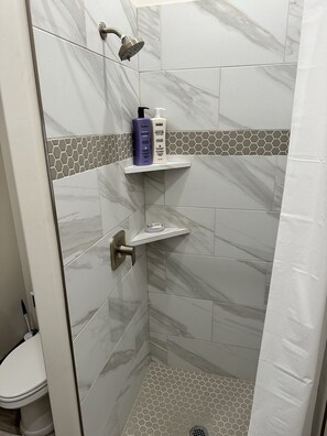 Shower, hair dryer, towels, soap - Zions Gate Casita (Hurricane)