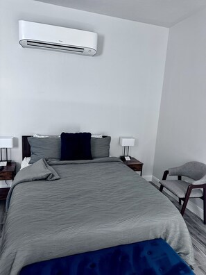 1 slaapkamer, een strijkplank/strijkijzer, gratis wifi, beddengoed