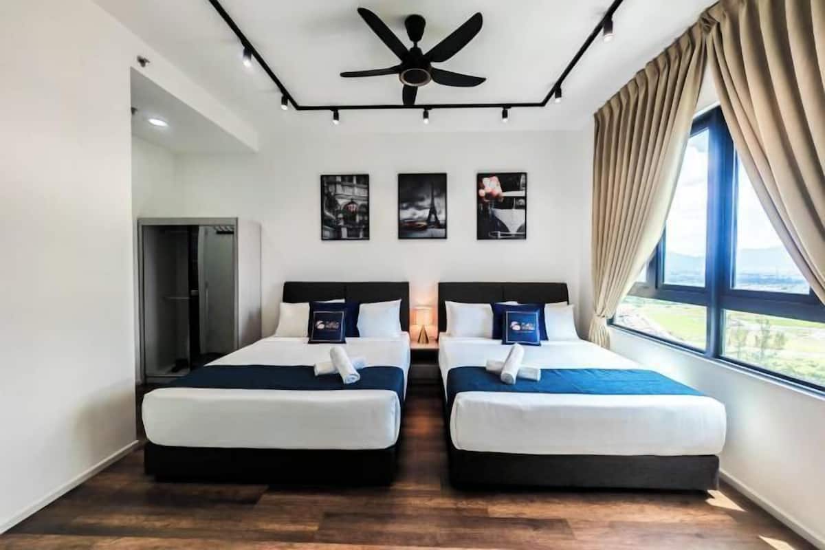 2 habitaciones, espacio para trabajar con laptop y cortinas blackout