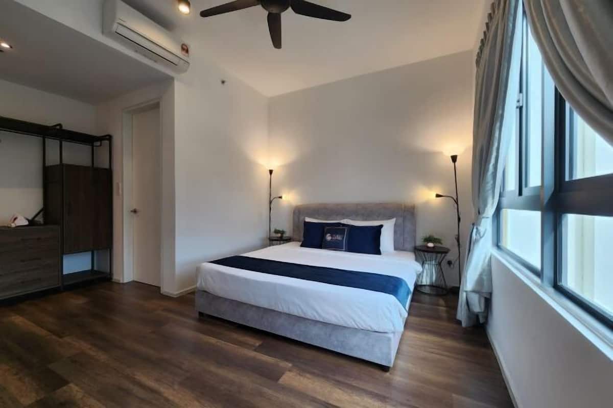 2 habitaciones, espacio para trabajar con laptop y cortinas blackout