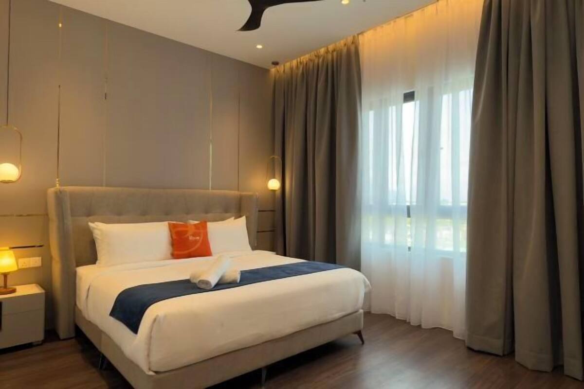2 habitaciones, espacio para trabajar con laptop y cortinas blackout