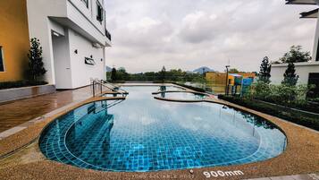 Kolam renang outdoor