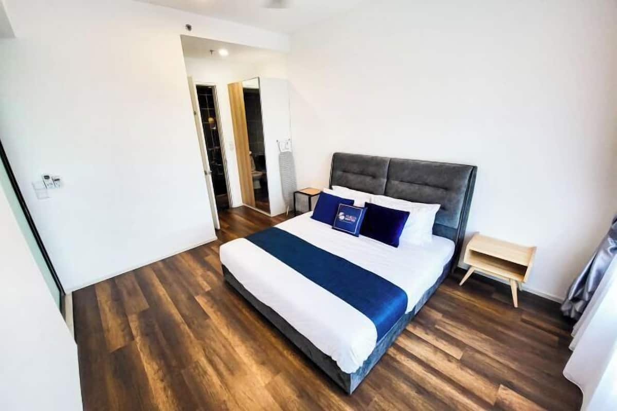 2 habitaciones, espacio para trabajar con laptop y cortinas blackout