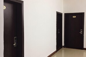 Two dark wooden doors with a number '5' and a 'CLEAN' sign, indicating a hotel room number and cleanliness. - Hezhou Huangyao Longquan Business Hotel (Zhaoping)