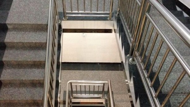 A set of metal railings and a ramp leading to a lower level. - Hezhou Huangyao Longquan Business Hotel (Zhaoping)