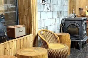 Interior - Puyu Mountain Household (Xianju)