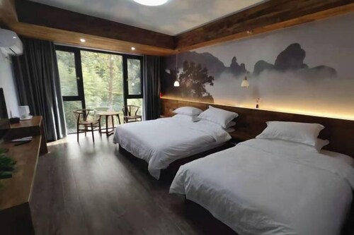 Puyu Mountain Household