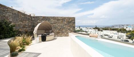 Signature Suite with Private Pool & Sea View | 1 camera, minibar, una cassaforte in camera, con stile personalizzato