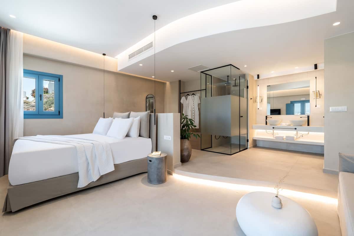 Deluxe Suite with Private Pool & Sea View | 1 bedroom, minibar, in-room safe, individually decorated
