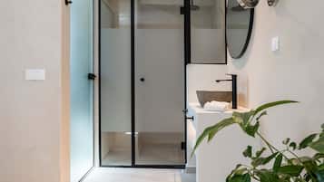 Honeymoon Suite with Plunge Pool & Sea View | ์์ค | ์ค์ ์์ค, ํค์ด๋๋ผ์ด์ด, ๋ชฉ์๊ฐ์ด, ์ฌ๋ฆฌํผ