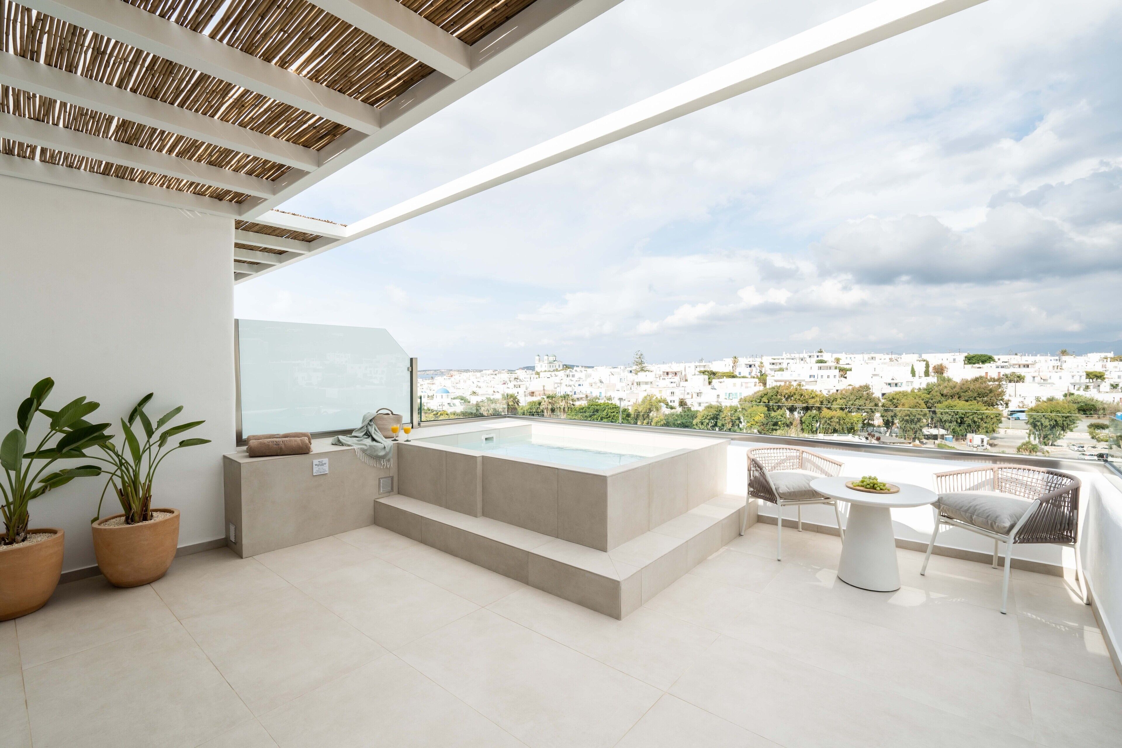 Honeymoon Suite with Plunge Pool & Sea View | Terraza o patio