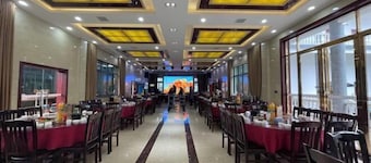 Jiayuan Holiday Hotel