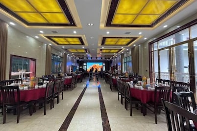 Jiayuan Holiday Hotel