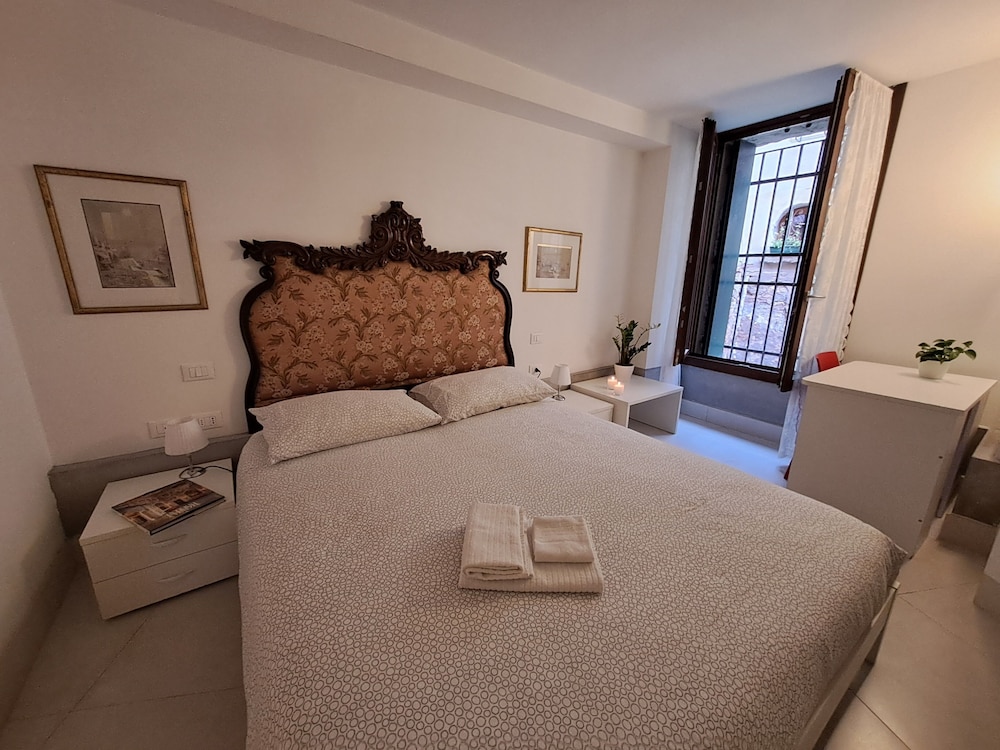 Romantic apartment with canal view Venice Vrbo