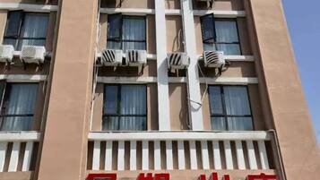 المنشأة من الخارج