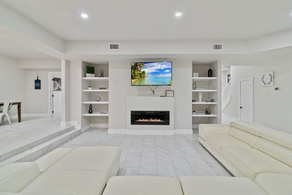 Smart TV y chimenea